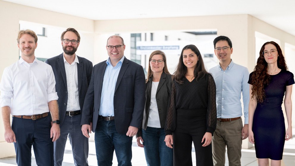 Gruppenbild Lehrstuhl für Wirtschaftsinformatik mit Schwerpunkt Internet- und Telekommunikationswirtschaft